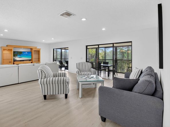 10 Southport Lane B, Boynton Beach FL 33436