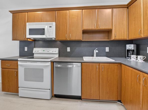 10 Southport Lane B, Boynton Beach FL 33436