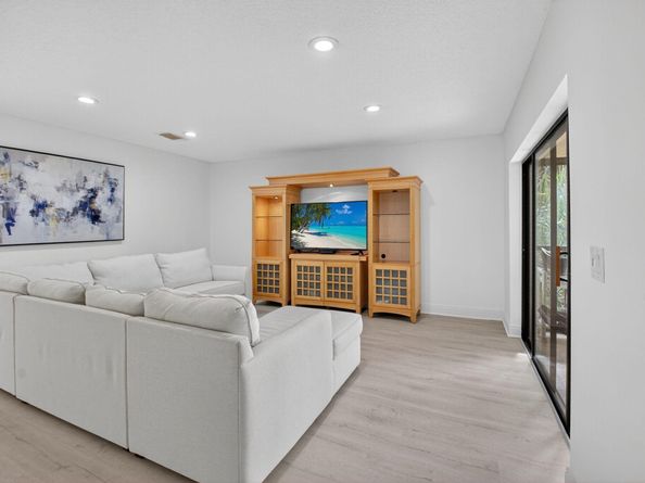 10 Southport Lane B, Boynton Beach FL 33436