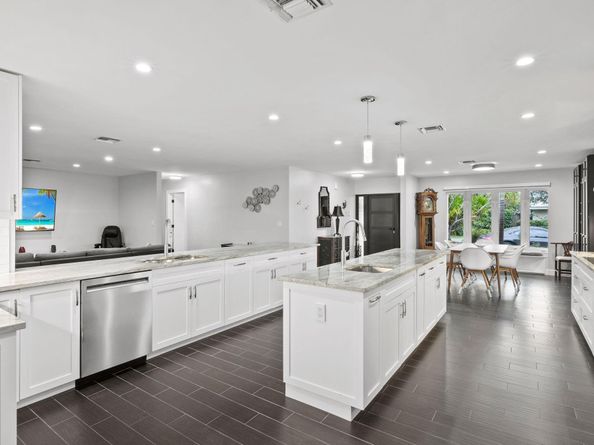 2409 NE 37th St, Fort Lauderdale FL 33308