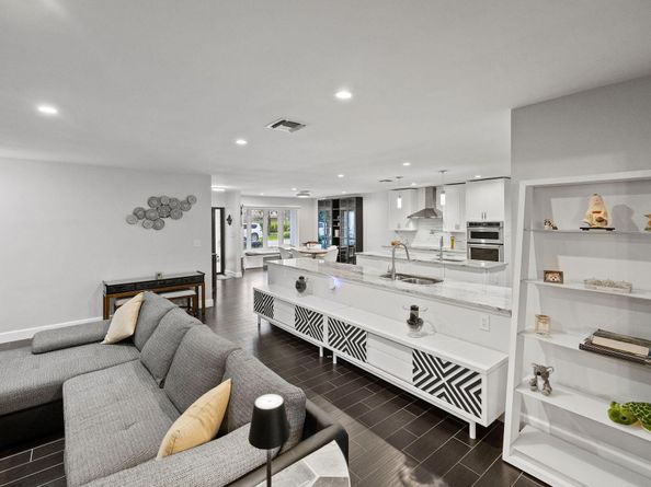 2409 NE 37th St, Fort Lauderdale FL 33308