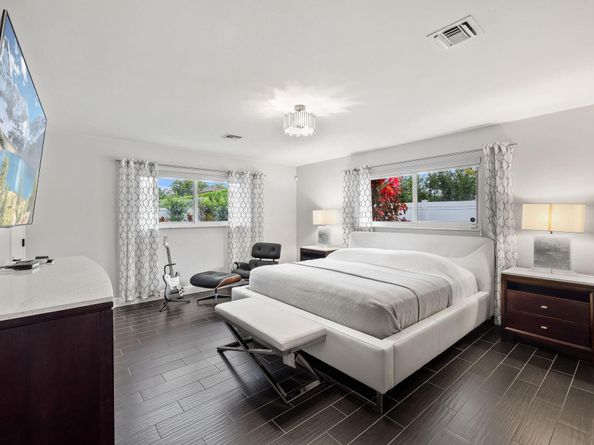 2409 NE 37th St, Fort Lauderdale FL 33308