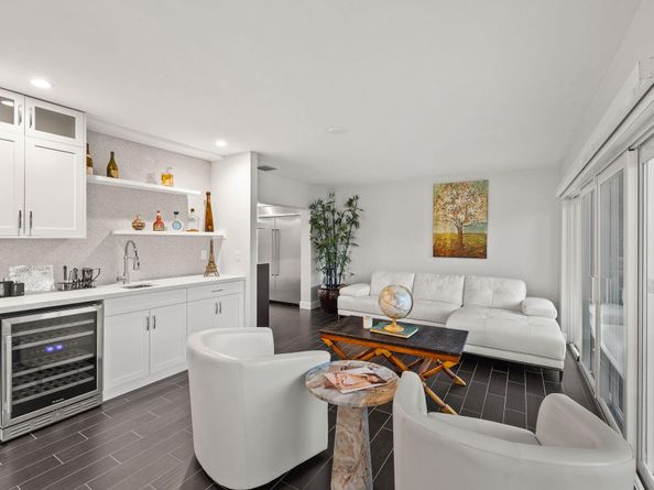 2409 NE 37th St, Fort Lauderdale FL 33308