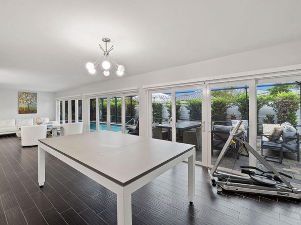 2409 NE 37th St, Fort Lauderdale FL 33308