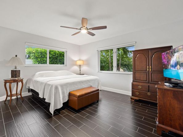 2409 NE 37th St, Fort Lauderdale FL 33308