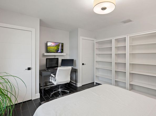 2409 NE 37th St, Fort Lauderdale FL 33308