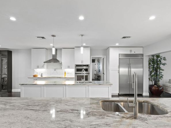 2409 NE 37th St, Fort Lauderdale FL 33308