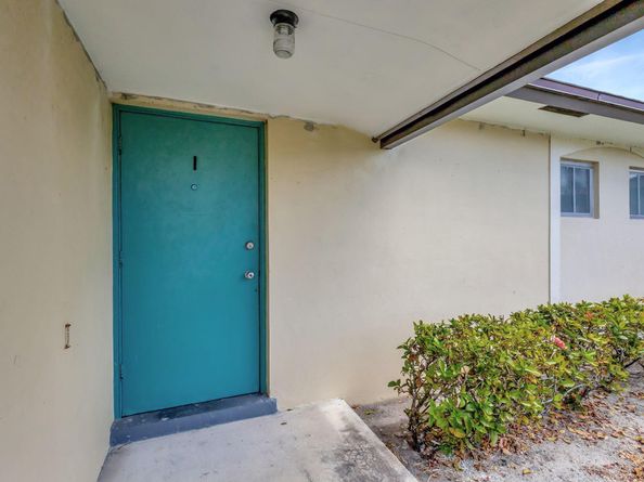 2966 Ashley Drive E I, West Palm Beach FL 33415