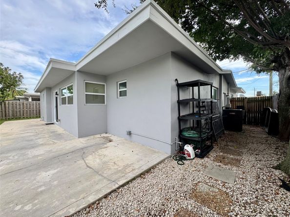 1871 NW 31st Ct, Fort Lauderdale FL 33309