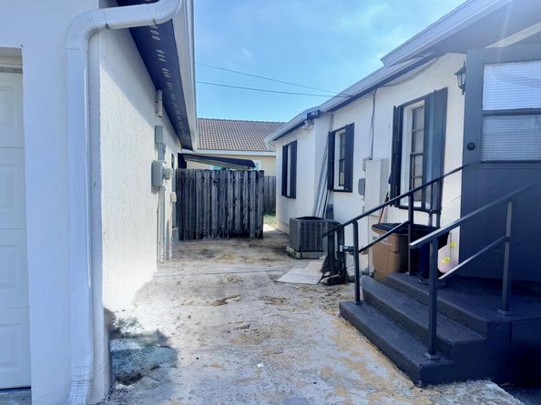 443 Wilder Street, West Palm Beach FL 33405