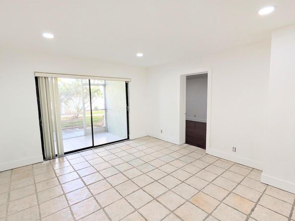 860 SE 6th Avenue 205, Deerfield Beach FL 33441