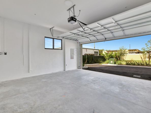 4208 NE 7th Ter 8, Oakland Park FL 33334