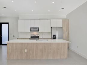 4208 NE 7th Ter 8, Oakland Park FL 33334