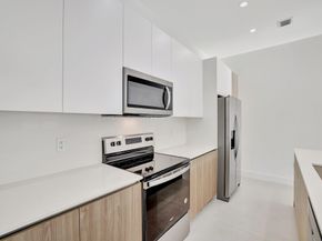 4208 NE 7th Ter 8, Oakland Park FL 33334