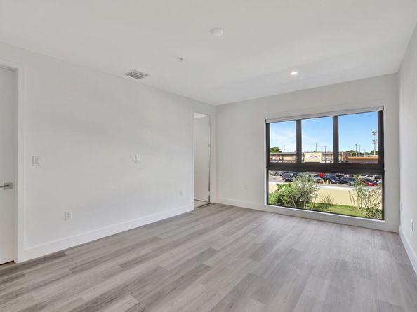 4208 NE 7th Ter 8, Oakland Park FL 33334