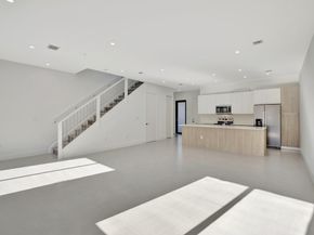 4208 NE 7th Ter 8, Oakland Park FL 33334