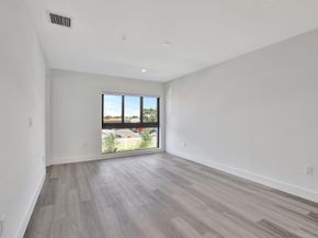 4208 NE 7th Ter 8, Oakland Park FL 33334