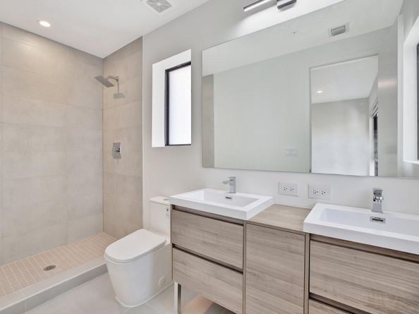 4208 NE 7th Ter 8, Oakland Park FL 33334