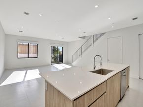 4208 NE 7th Ter 8, Oakland Park FL 33334