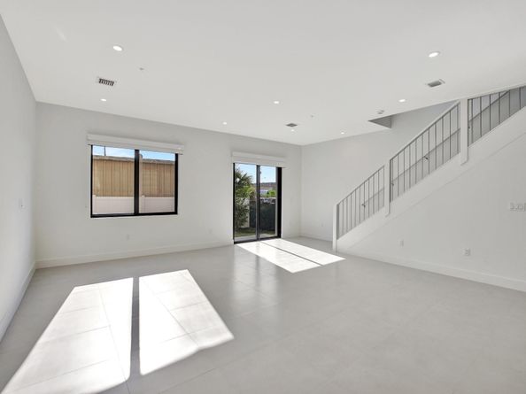 4208 NE 7th Ter 8, Oakland Park FL 33334