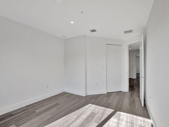 4208 NE 7th Ter 8, Oakland Park FL 33334