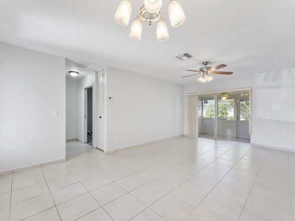 5243 Cresthaven Boulevard F, West Palm Beach FL 33415