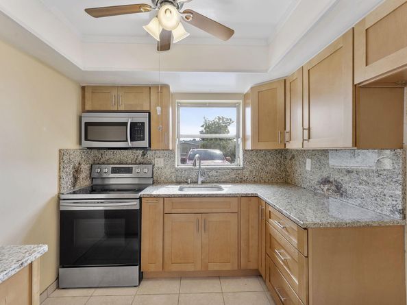 5243 Cresthaven Boulevard F, West Palm Beach FL 33415