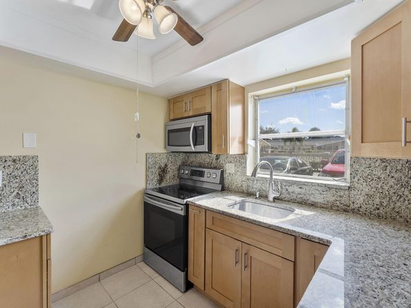 5243 Cresthaven Boulevard F, West Palm Beach FL 33415