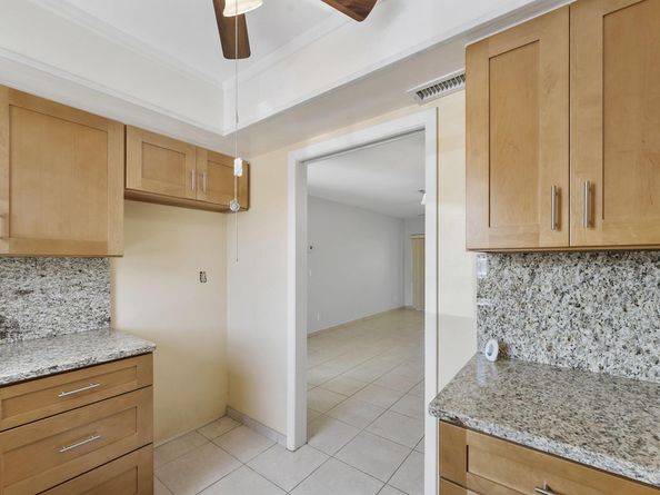 5243 Cresthaven Boulevard F, West Palm Beach FL 33415