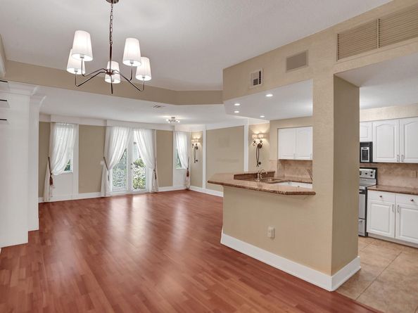 1900 Oceanwalk Ln 115, Pompano Beach FL 33062
