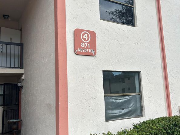 871 NE 207th Ter 102, Miami FL 33179