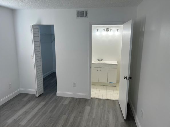 871 NE 207th Ter 102, Miami FL 33179