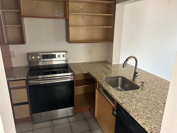 871 NE 207th Ter 102, Miami FL 33179