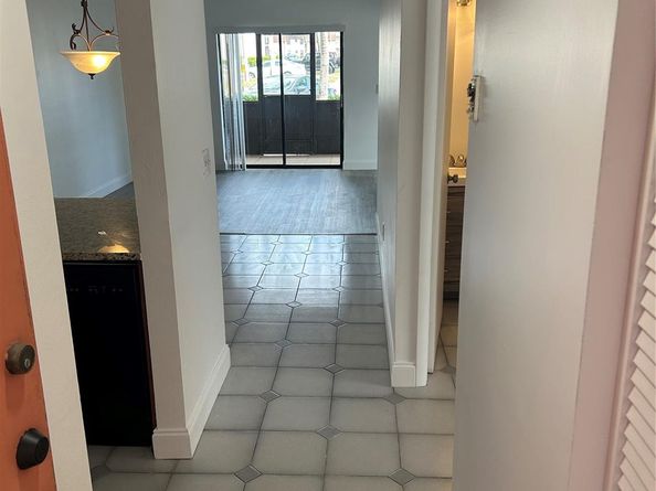 871 NE 207th Ter 102, Miami FL 33179