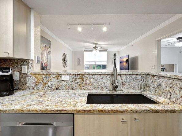 1801 N Flagler Drive 211, West Palm Beach FL 33407