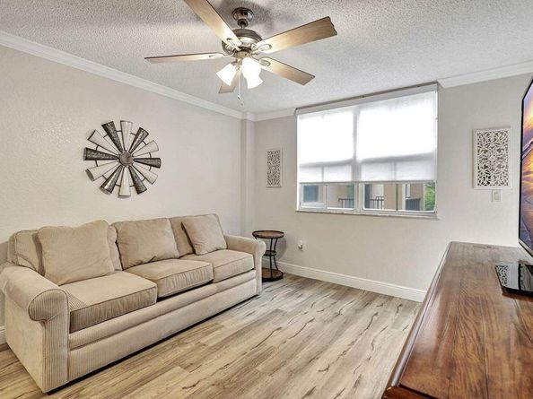 1801 N Flagler Drive 211, West Palm Beach FL 33407