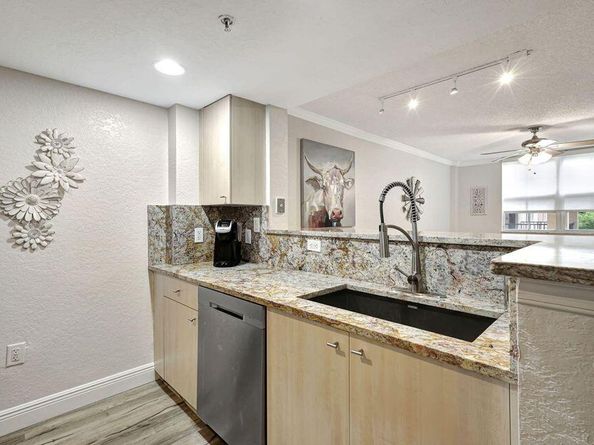 1801 N Flagler Drive 211, West Palm Beach FL 33407