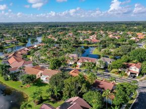 524 Water Pt, Weston FL 33326