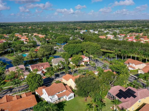 524 Water Pt, Weston FL 33326