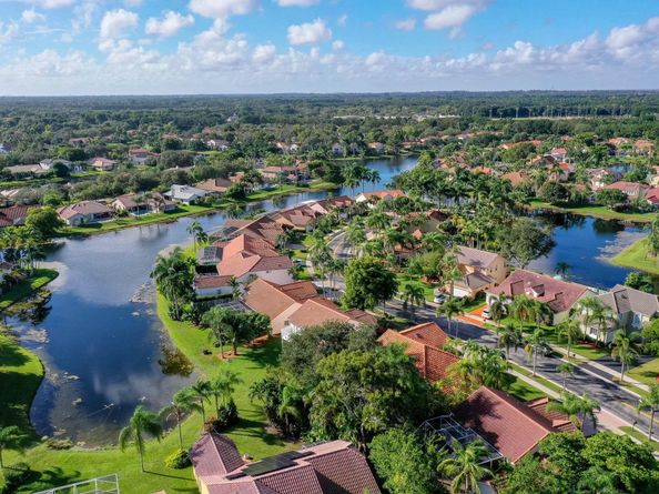 524 Water Pt, Weston FL 33326