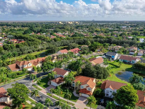 524 Water Pt, Weston FL 33326