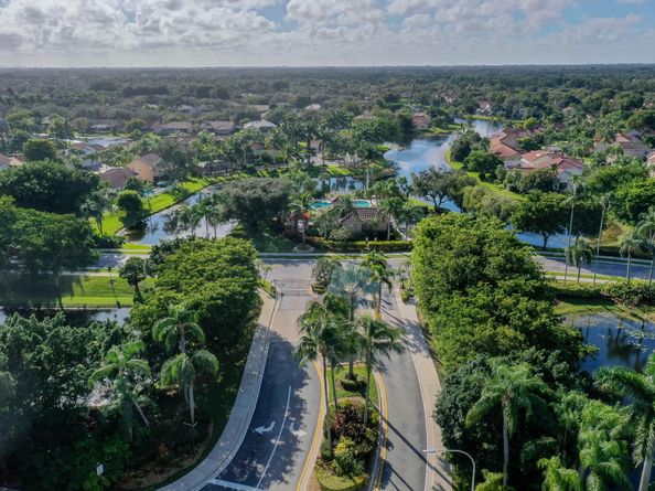 524 Water Pt, Weston FL 33326