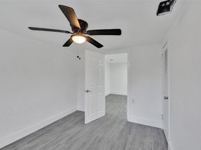 5025 SW 22nd St, Hollywood FL 33023