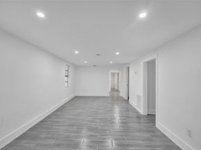 5025 SW 22nd St, Hollywood FL 33023