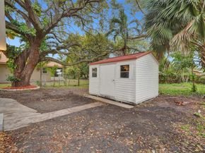 5025 SW 22nd St, Hollywood FL 33023