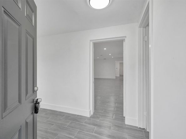 5025 SW 22nd St, Hollywood FL 33023