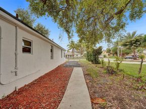 5025 SW 22nd St, Hollywood FL 33023