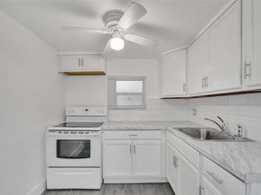 5025 SW 22nd St, Hollywood FL 33023