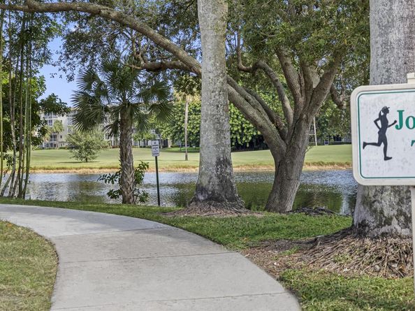 4561 W Mcnab Road 25, Pompano Beach FL 33069
