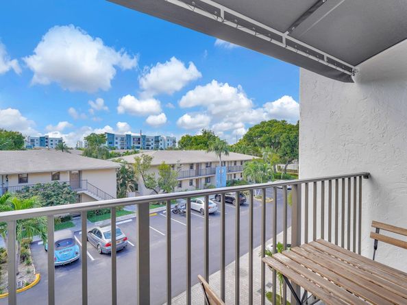 3000 NE 8th Ter B5, Oakland Park FL 33334